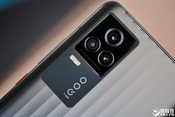 Iqoo 7 (3 камеры)