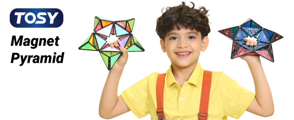 Светящийся магнитный конструктор с бесконечными возможностями TOSY Magnet Pyramid – ребёнок держит в руках звёздные фигуры, собранные из пирамидальных блоков.