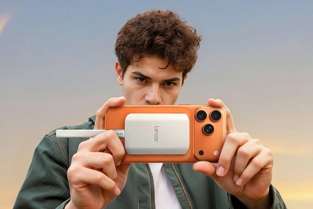 Внешний SSD Lexar ES5 1TB с магнитным креплением MagSafe на iPhone 17 Pro Max